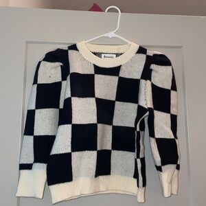 Women’s checkered size medium sweater top, great condition